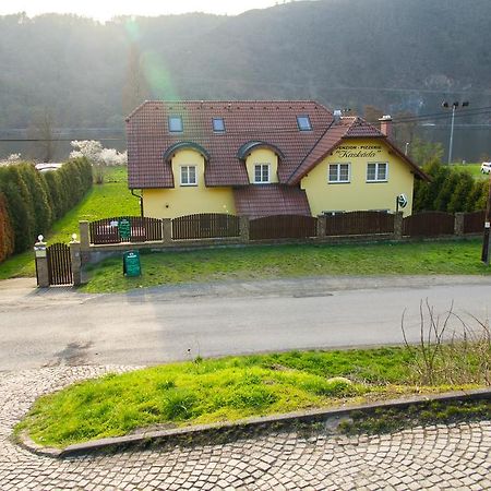Guest House Kaskada Vrane nad Vltavou Luaran gambar