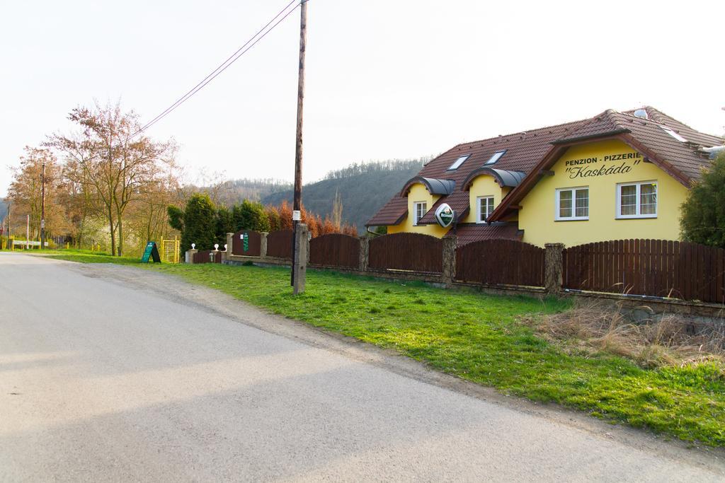 Guest House Kaskada Vrane nad Vltavou Luaran gambar