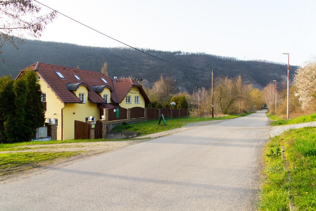 Guest House Kaskada Vrane nad Vltavou Luaran gambar