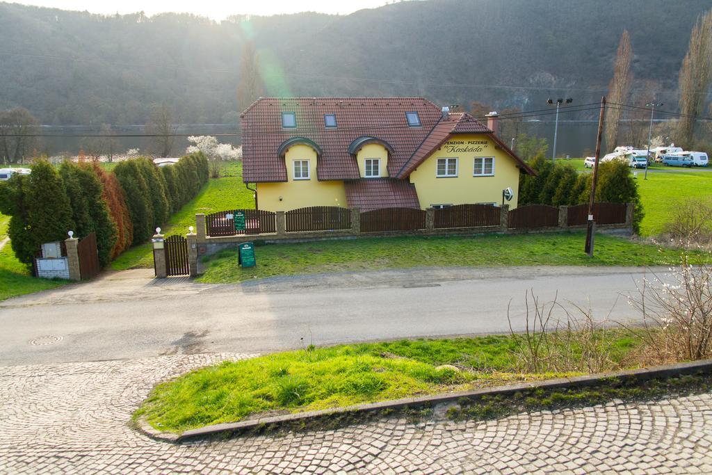 Guest House Kaskada Vrane nad Vltavou Luaran gambar
