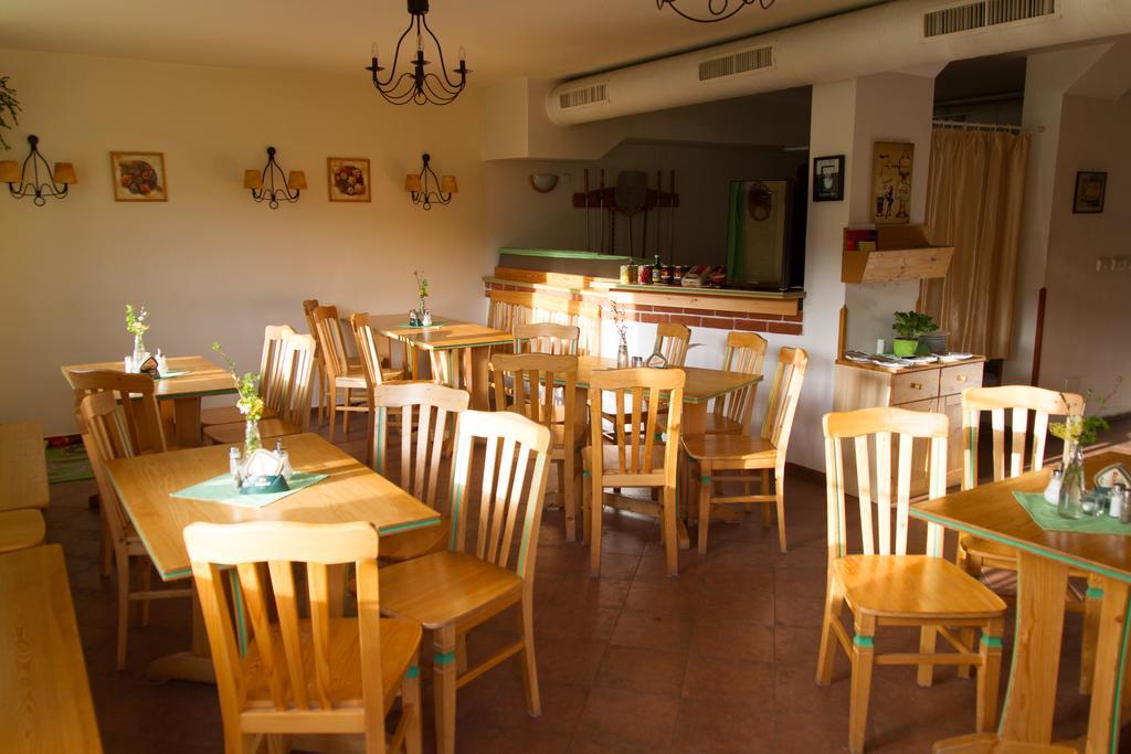 Guest House Kaskada Vrane nad Vltavou Luaran gambar