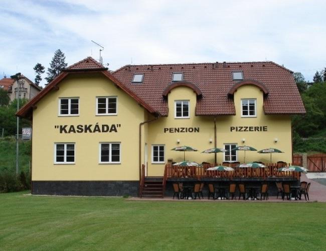 Guest House Kaskada Vrane nad Vltavou Luaran gambar