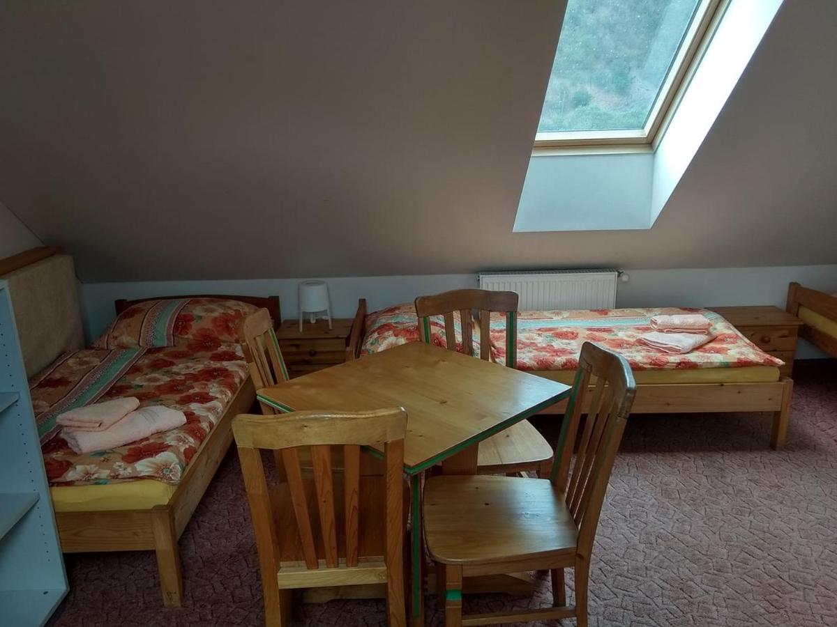 Guest House Kaskada Vrane nad Vltavou Luaran gambar