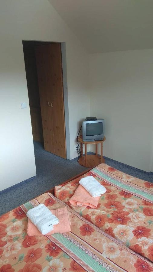 Guest House Kaskada Vrane nad Vltavou Luaran gambar