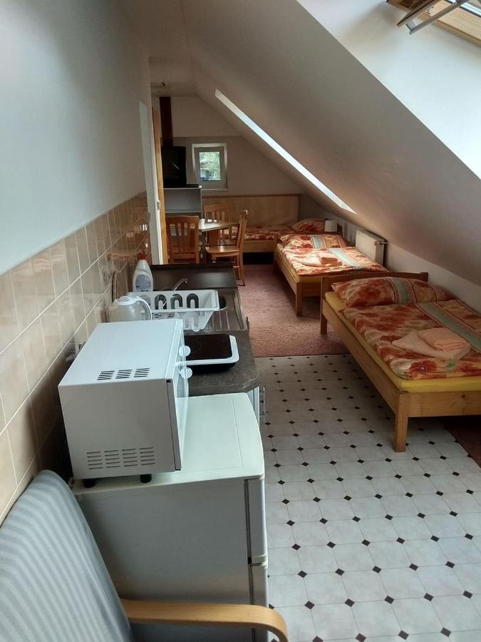 Guest House Kaskada Vrane nad Vltavou Luaran gambar